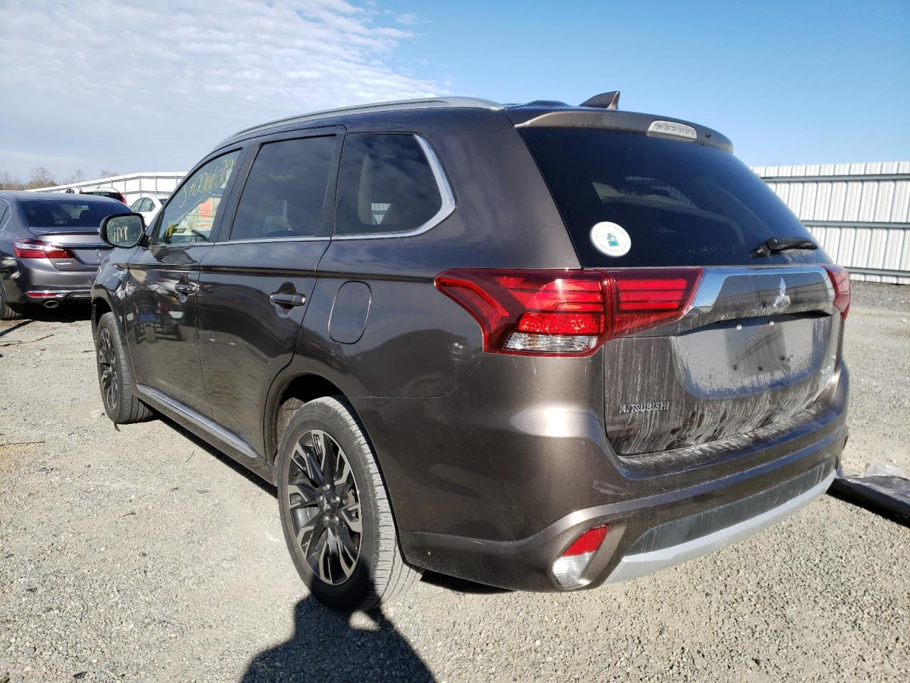 Photo 3 from auction – 2018 MITSUBISHI OUTLANDER with VIN JA4J24A57JZ040437