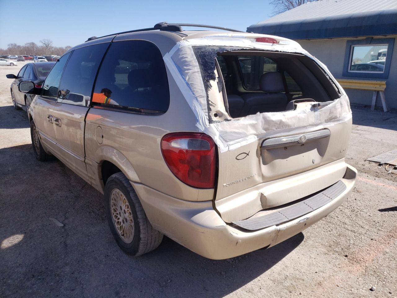 Photo 3 from auction – 2001 CHRYSLER TOWN & COU with VIN 2C8GP54L31R217995