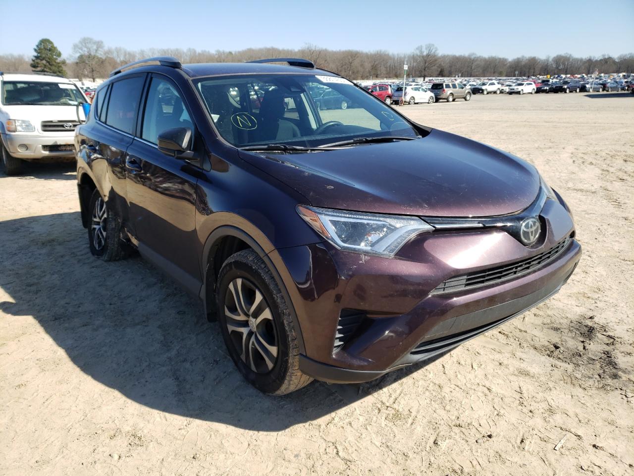 Photo 1 from auction – 2018 TOYOTA RAV4 LE with VIN 2T3ZFREV4JW483763