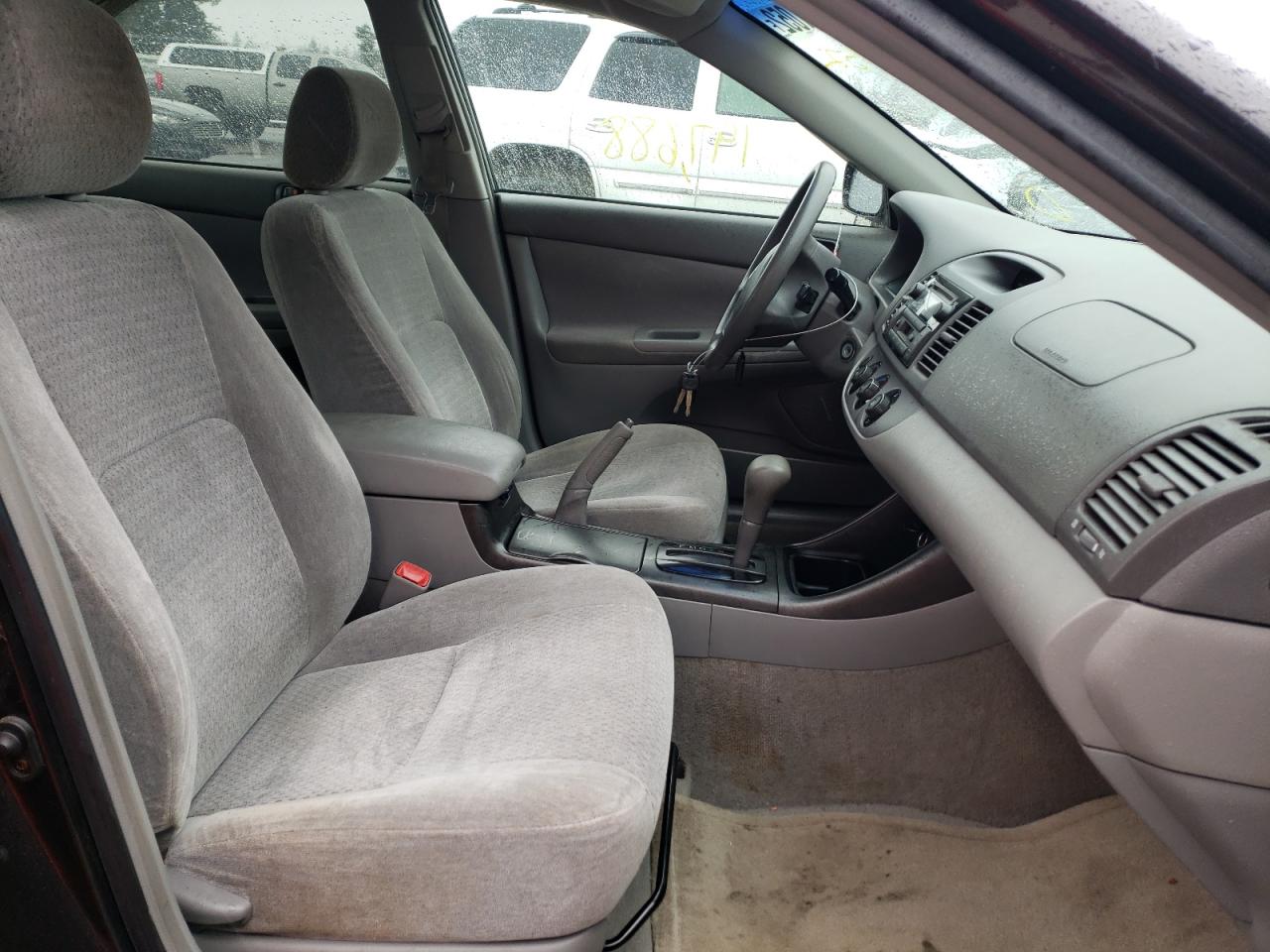 Photo 5 from auction – 2004 TOYOTA CAMRY LE with VIN JTDBE32KX40269607