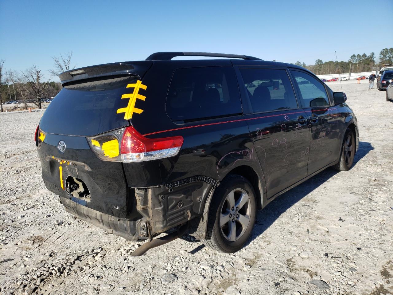 Photo 4 from auction – 2011 TOYOTA SIENNA LE with VIN 5TDKK3DC1BS152832
