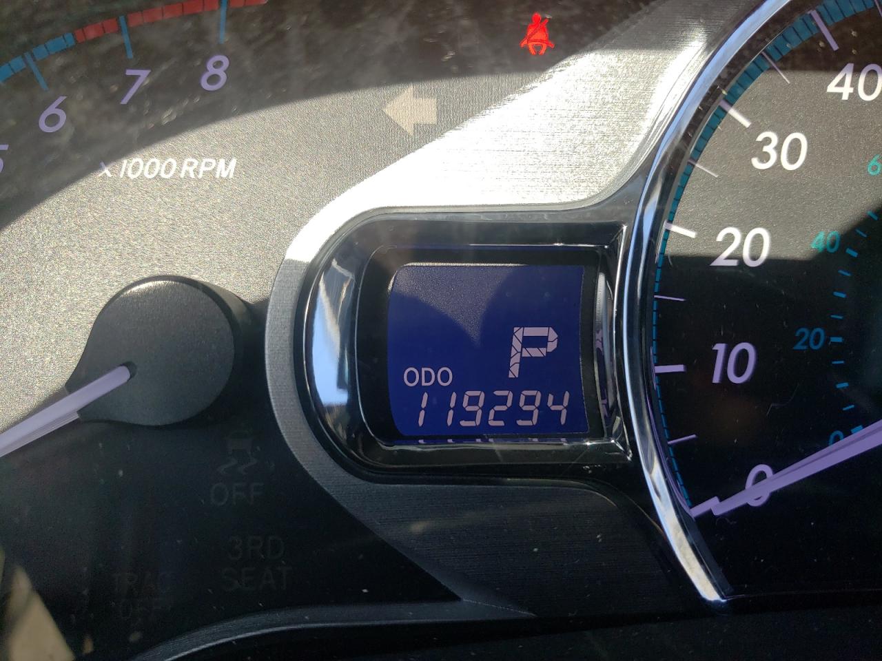 Photo 8 from auction – 2011 TOYOTA SIENNA XLE with VIN 5TDYK3DC5BS040366