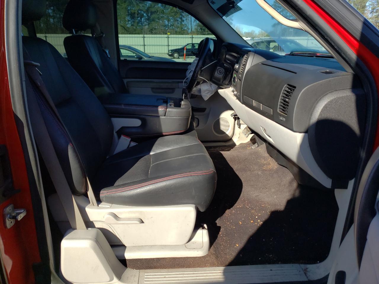 Photo 5 from auction – 2011 CHEVROLET SILVERADO with VIN 1GCRCSE03BZ119243