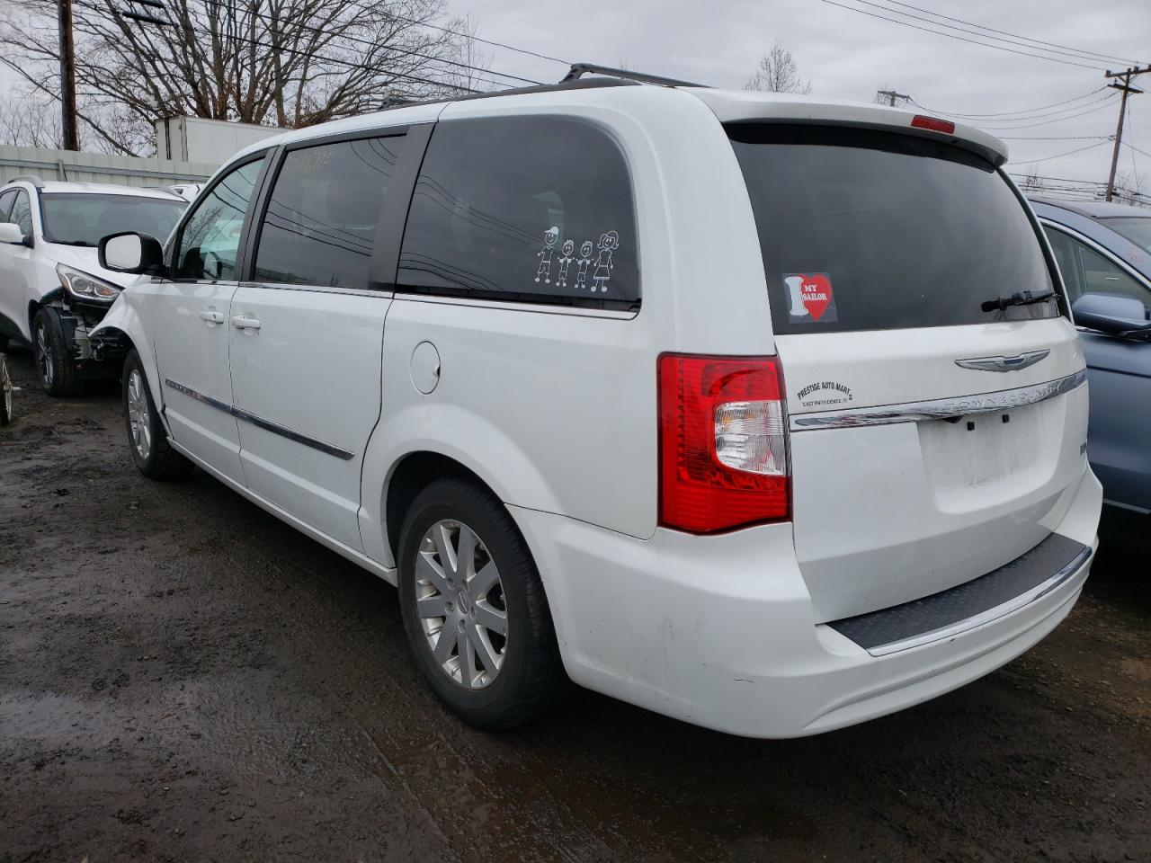 Photo 3 from auction – 2015 CHRYSLER TOWN & COU with VIN 2C4RC1BG9FR672877