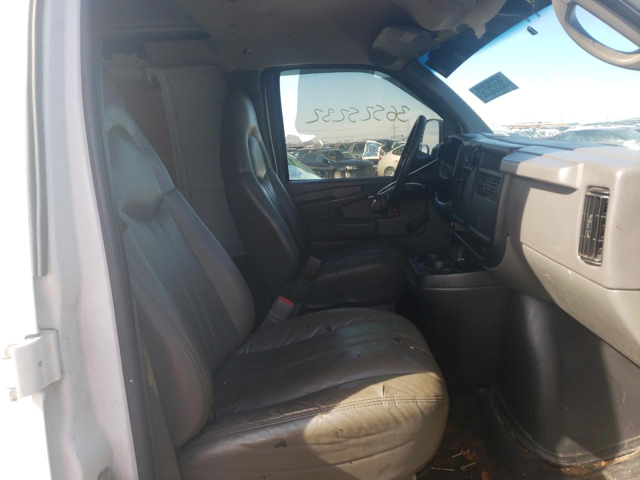 Photo 5 from auction – 2004 CHEVROLET EXPRESS G1 with VIN 1GCFG15TX41193546