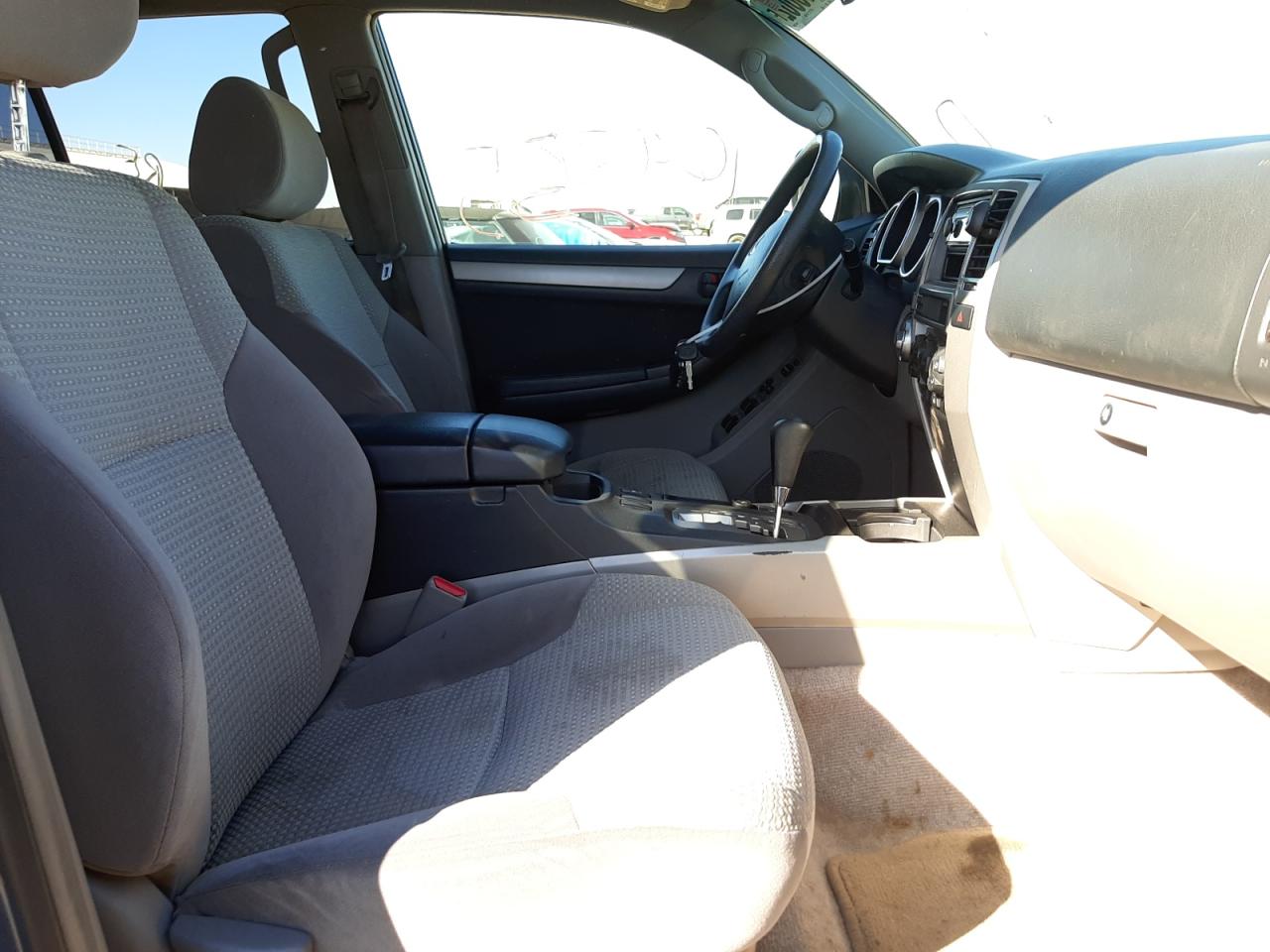 Photo 5 from auction – 2004 TOYOTA 4RUNNER SR with VIN JTEBU14R748023368