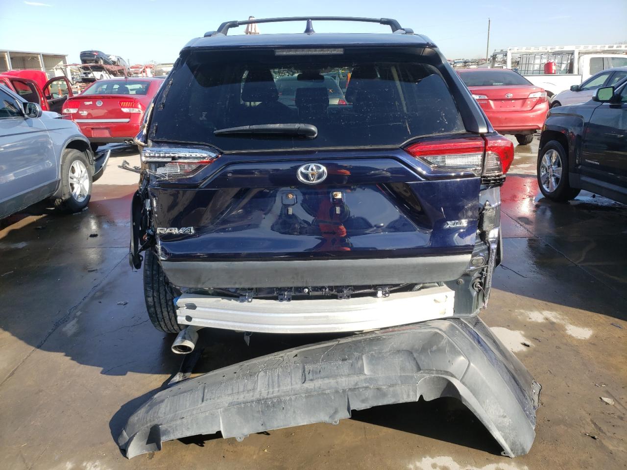 Photo 9 from auction – 2019 TOYOTA RAV4 XLE with VIN JTMW1RFV0KD509337