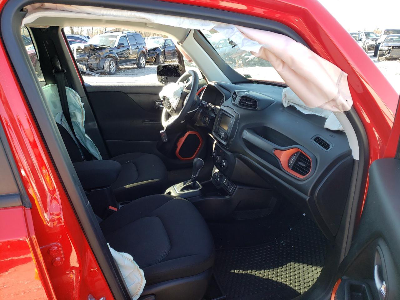 Photo 5 from auction – 2018 JEEP RENEGADE S with VIN ZACCJBAB1JPH94573