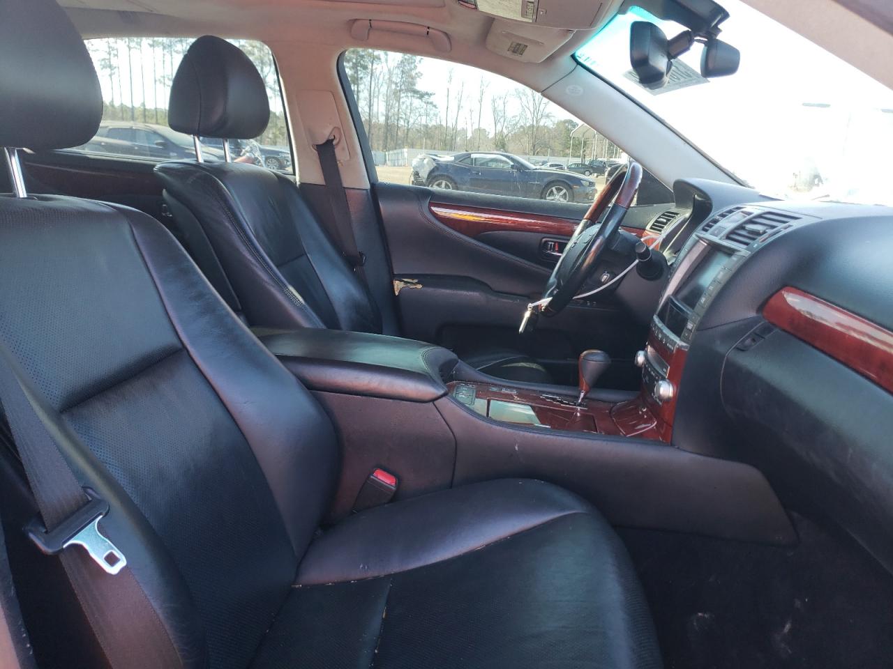 Photo 5 from auction – 2011 LEXUS LS 460L with VIN JTHGL5EF0B5043693