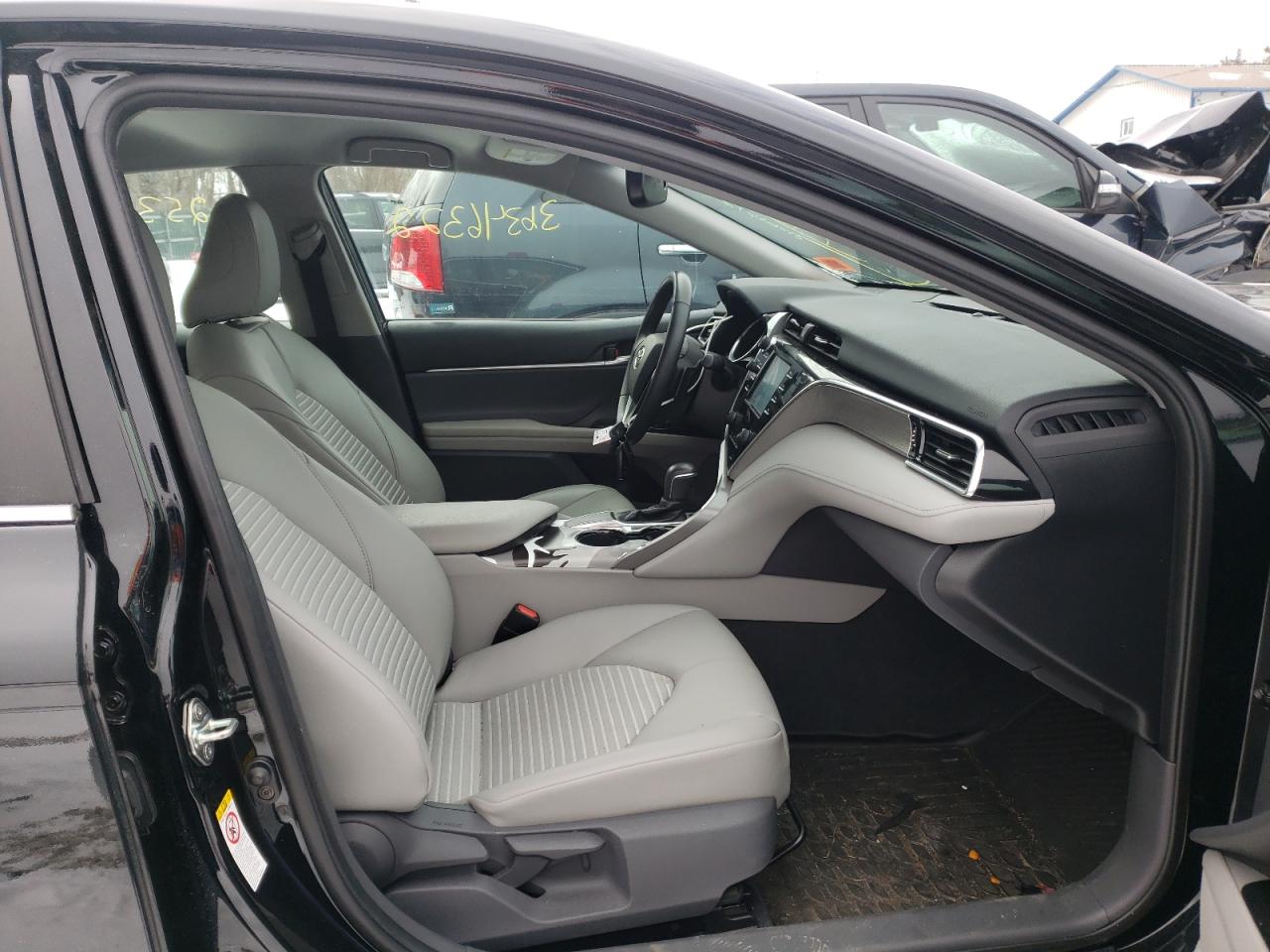Photo 5 from auction – 2018 TOYOTA CAMRY L with VIN 4T1B11HK2JU034707