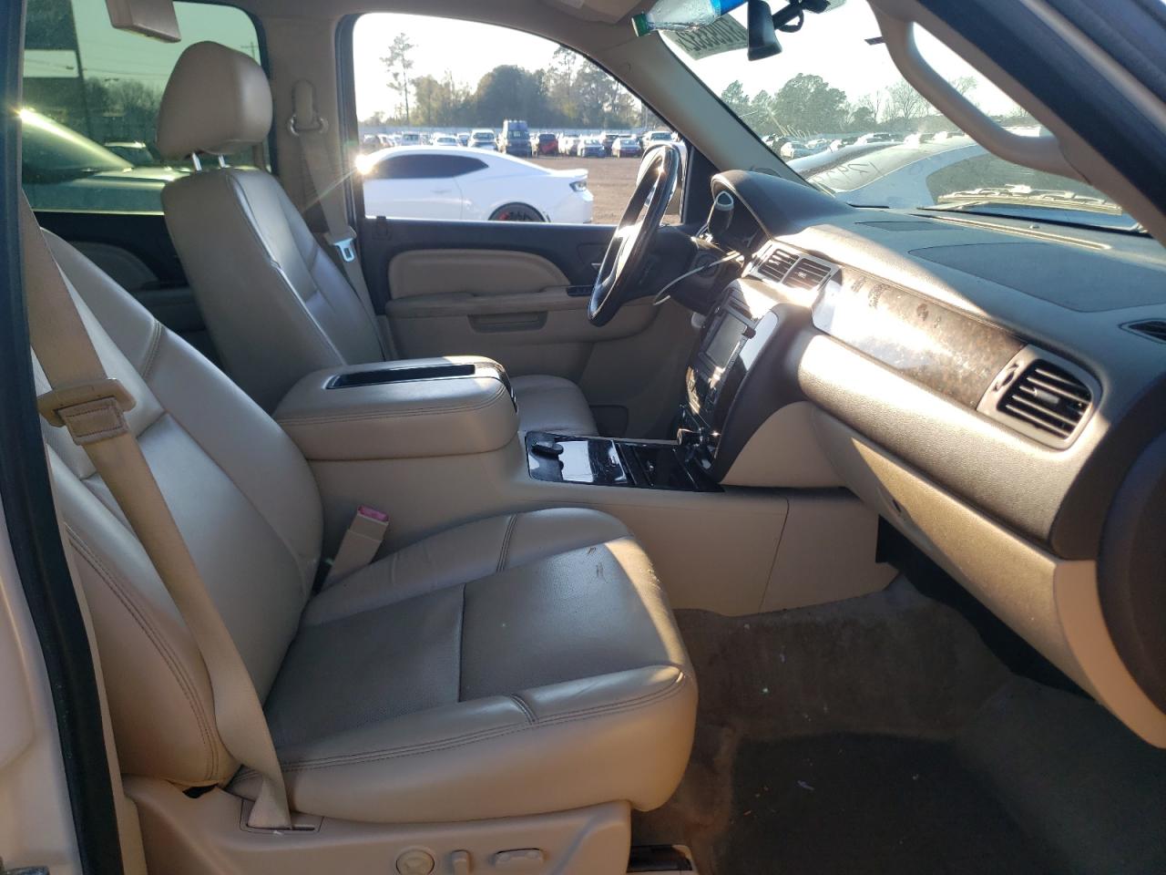 Photo 5 from auction – 2013 GMC YUKON XL D with VIN 1GKS2MEF3DR118735