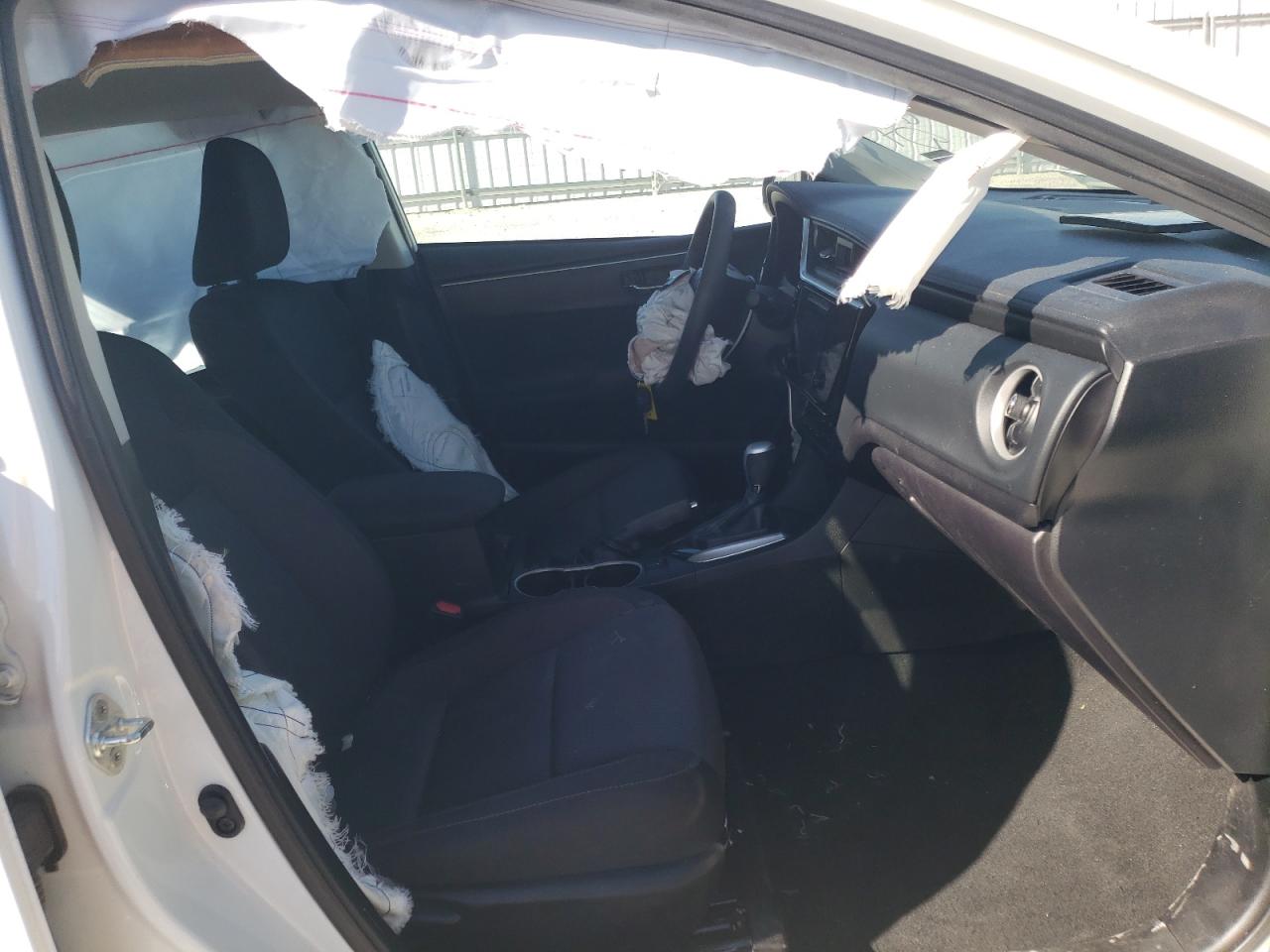 Photo 5 from auction – 2018 TOYOTA COROLLA L with VIN 5YFBURHE0JP818305