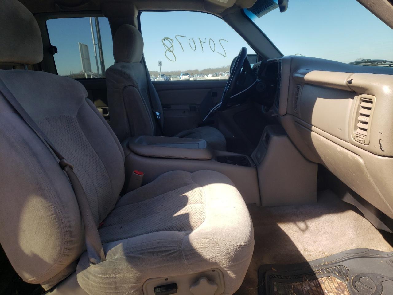 Photo 5 from auction – 2002 CHEVROLET SILVERADO with VIN 1GCHK29U32E133288
