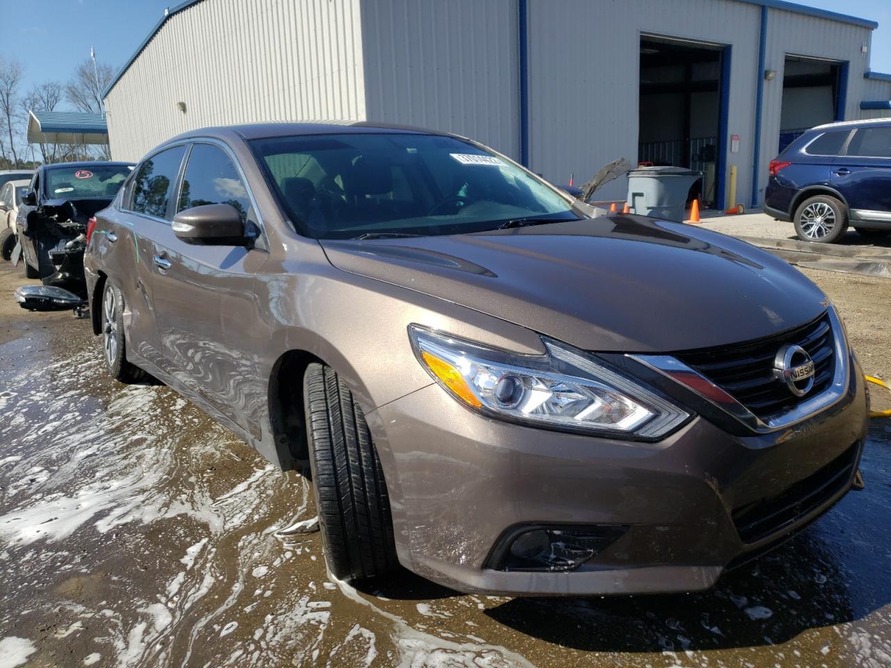 NISSAN ALTIMA 2.5 2017 with VIN 1N4AL3AP0HC194425 - Photo from auction