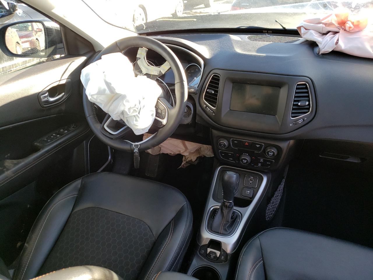 Photo 9 from auction – 2019 JEEP COMPASS LA with VIN 3C4NJDBB6KT595239