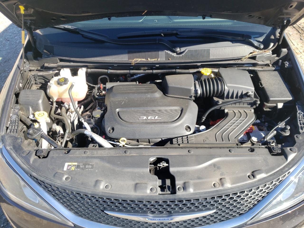 Photo 7 from auction – 2018 CHRYSLER PACIFICA T with VIN 2C4RC1FG4JR234528