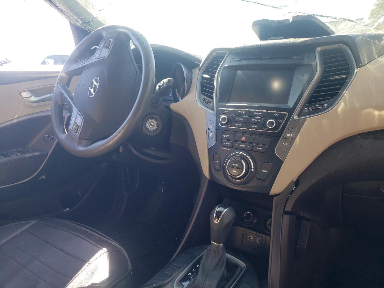 Photo 9 from auction – 2017 HYUNDAI SANTA FE S with VIN 5NMZU3LB2HH020353