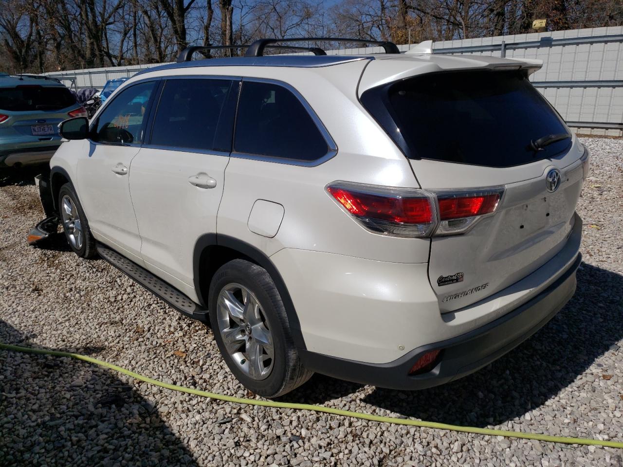 Photo 3 from auction – 2016 TOYOTA HIGHLANDER with VIN 5TDYKRFH8GS133238