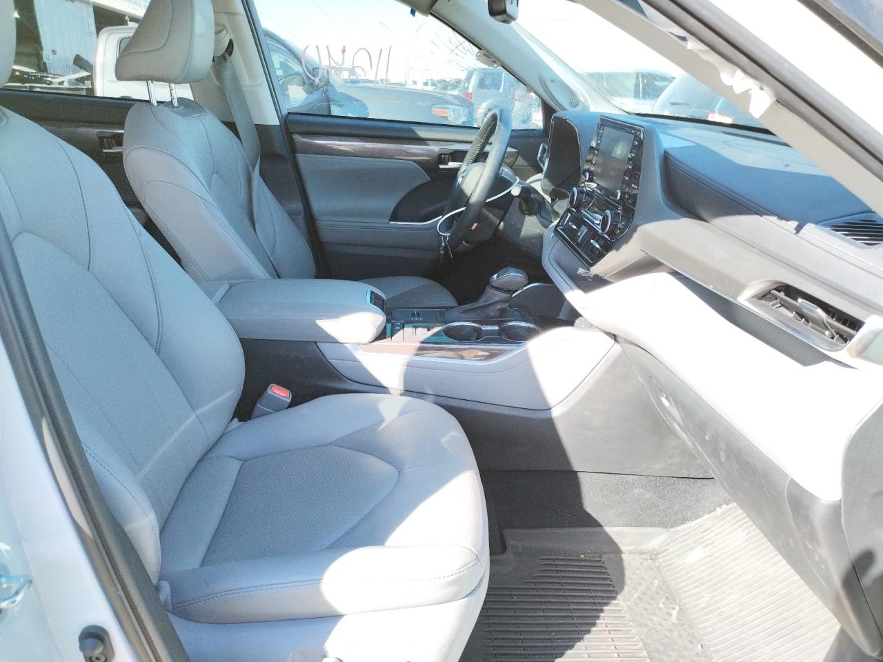 Photo 5 from auction – 2021 TOYOTA HIGHLANDER with VIN 5TDYARAH4MS505549