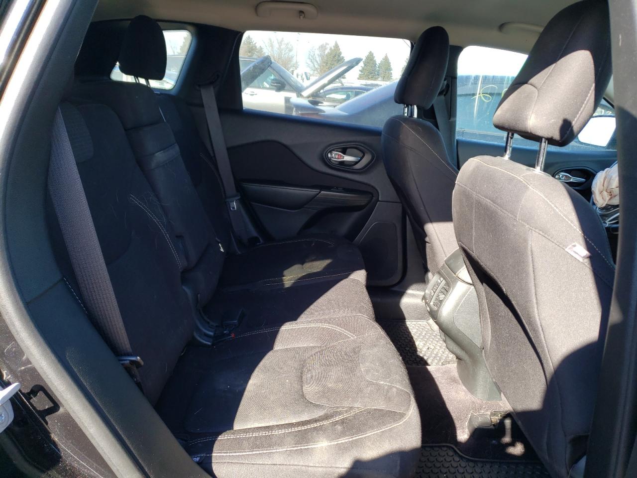 Photo 6 from auction – 2016 JEEP CHEROKEE L with VIN 1C4PJLCS3GW233548