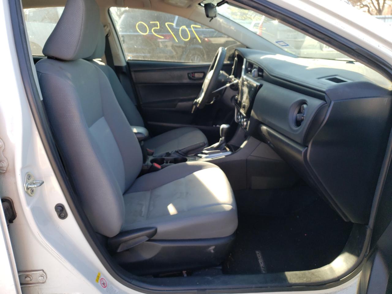 Фото 5 с аукциона – 2017 TOYOTA COROLLA L с VIN 5YFBURHEXHP718206