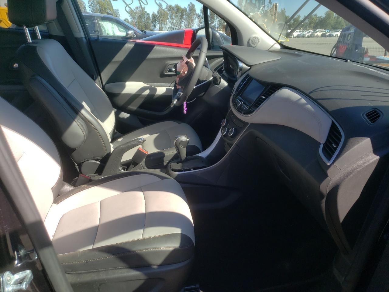 Photo 19 from auction – 2022 CHEVROLET TRAX 1LT with VIN KL7CJPSM5NB502269
