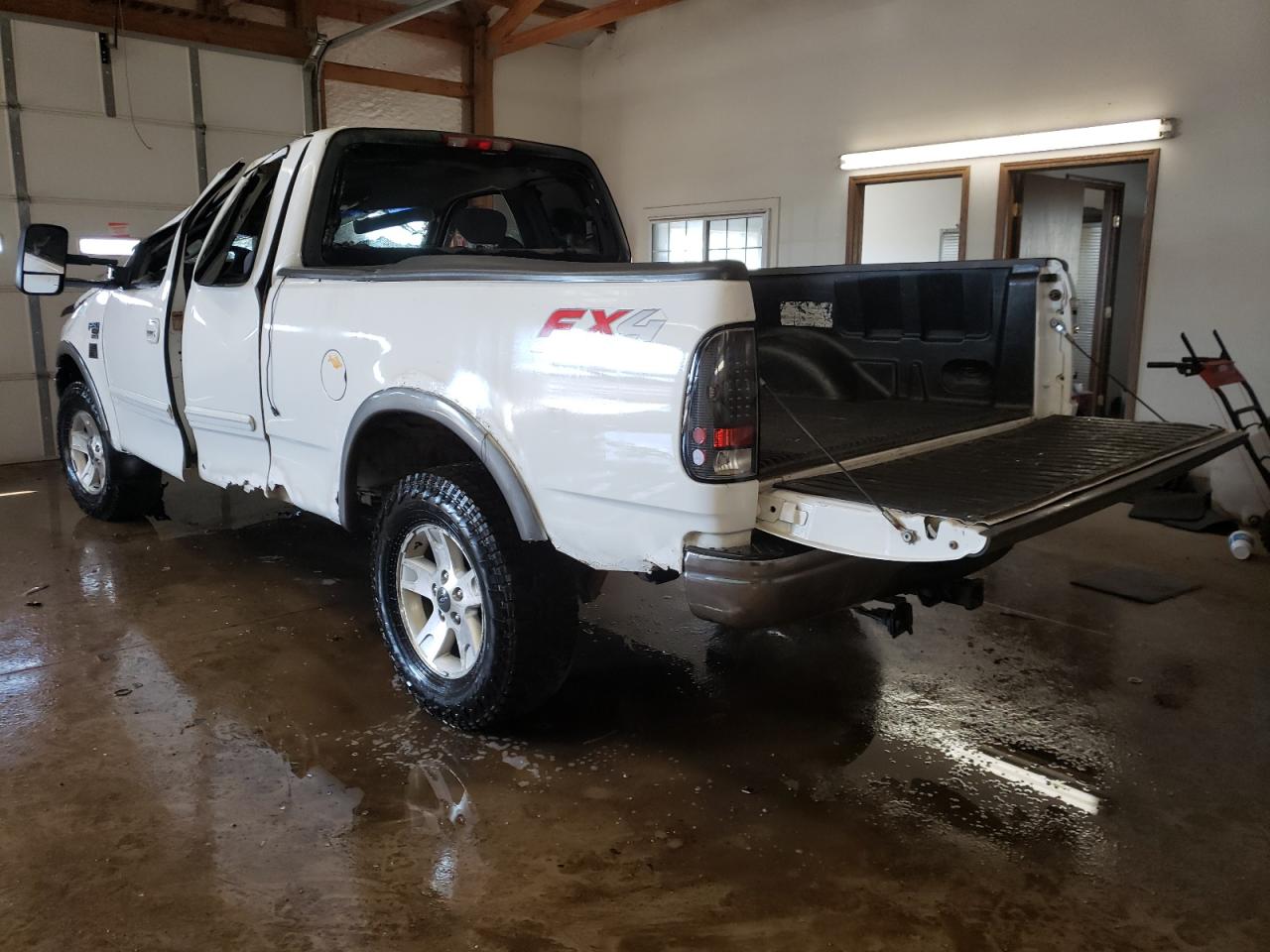 Photo 3 from auction – 2003 FORD F150 with VIN 1FTRX18WX3NB39433