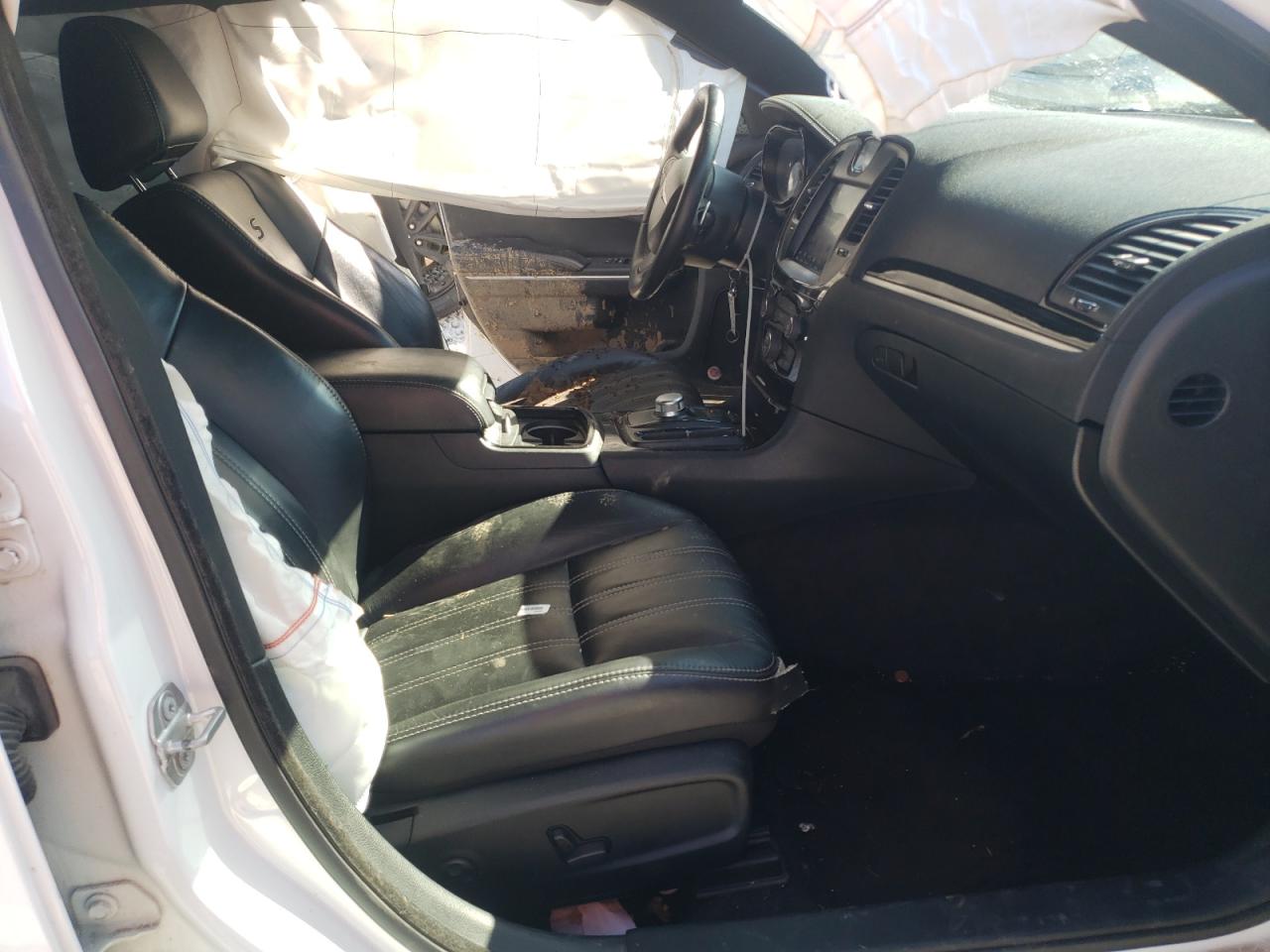 Photo 5 from auction – 2018 CHRYSLER 300 S with VIN 2C3CCABG4JH240545