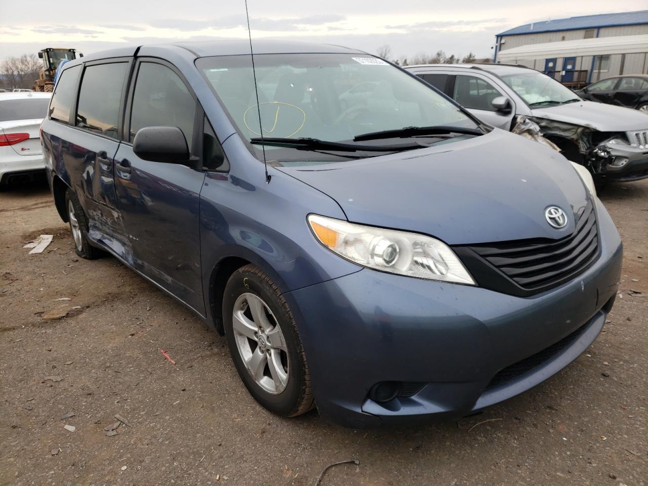 TOYOTA SIENNA 2014 with VIN 5TDZK3DC8ES524945 - Photo from auction