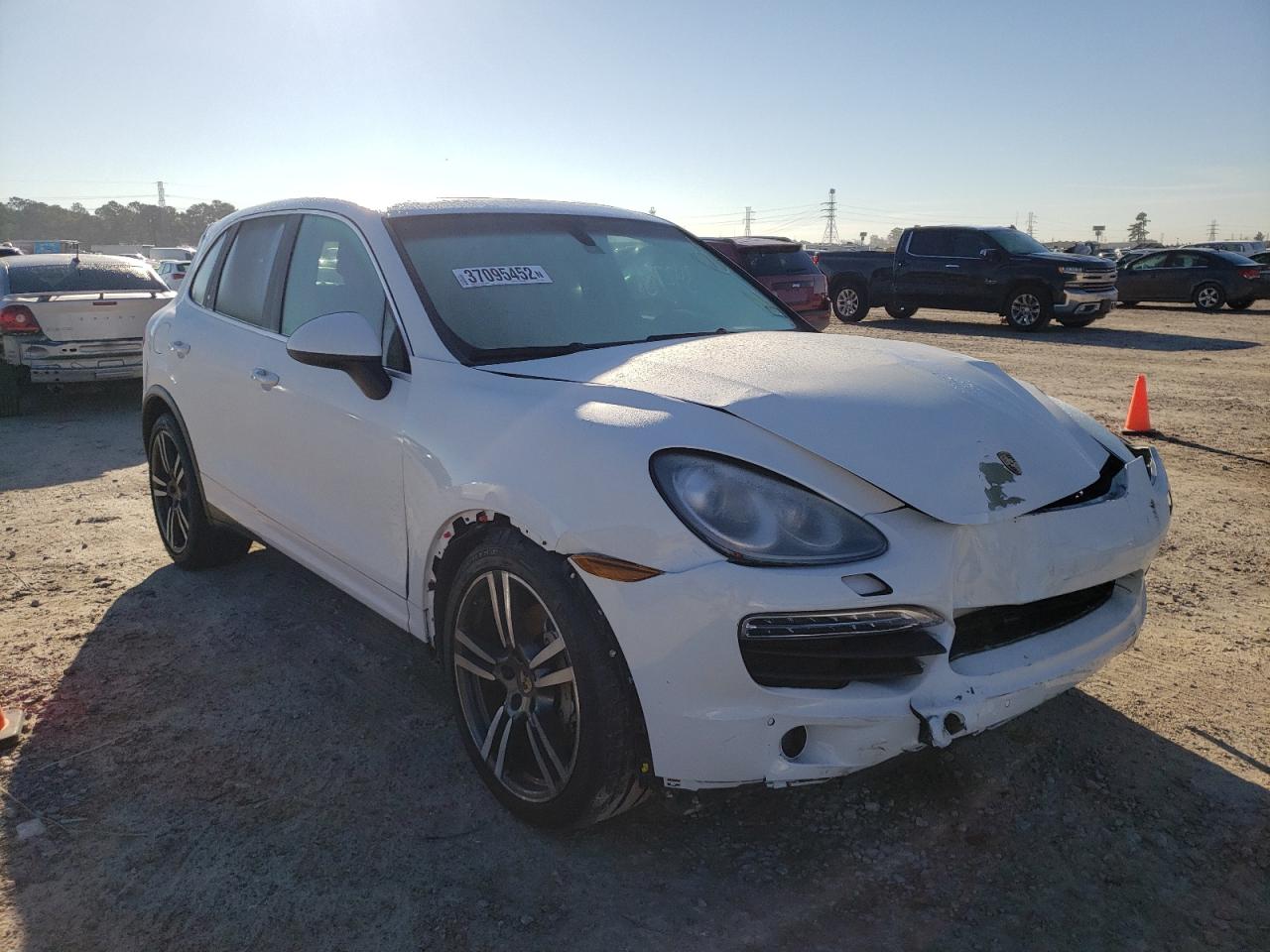 PORSCHE CAYENNE S 2013 с VIN WP1AB2A24DLA82747 - Фото с аукциона