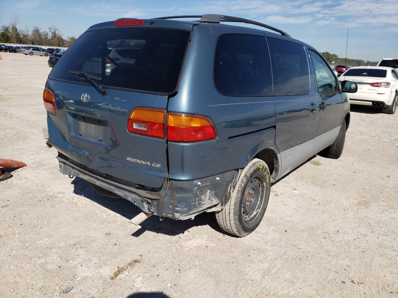 Photo 4 from auction – 2000 TOYOTA SIENNA CE with VIN 4T3ZF19C4YU238434