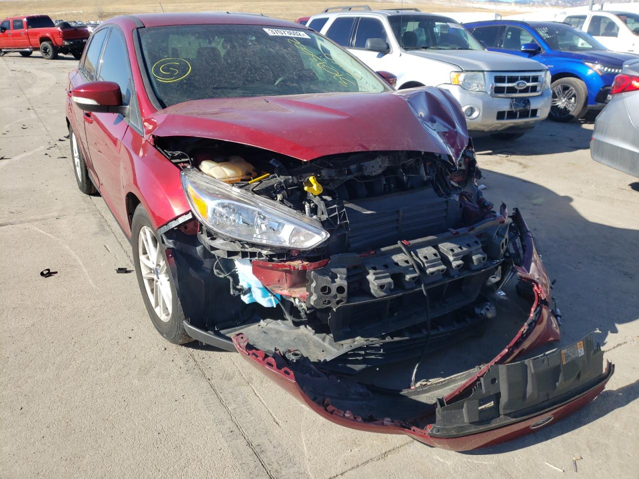 FORD FOCUS SE 2015 with VIN 1FADP3F26FL256096 - Photo from auction