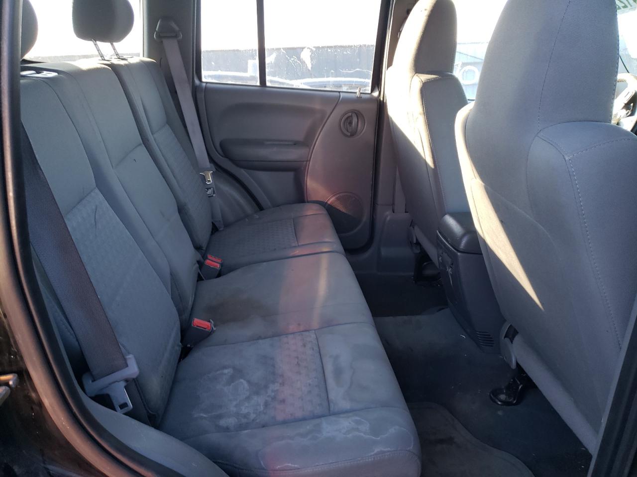 Photo 6 from auction – 2005 JEEP LIBERTY SP with VIN 1J4GL48K65W568125