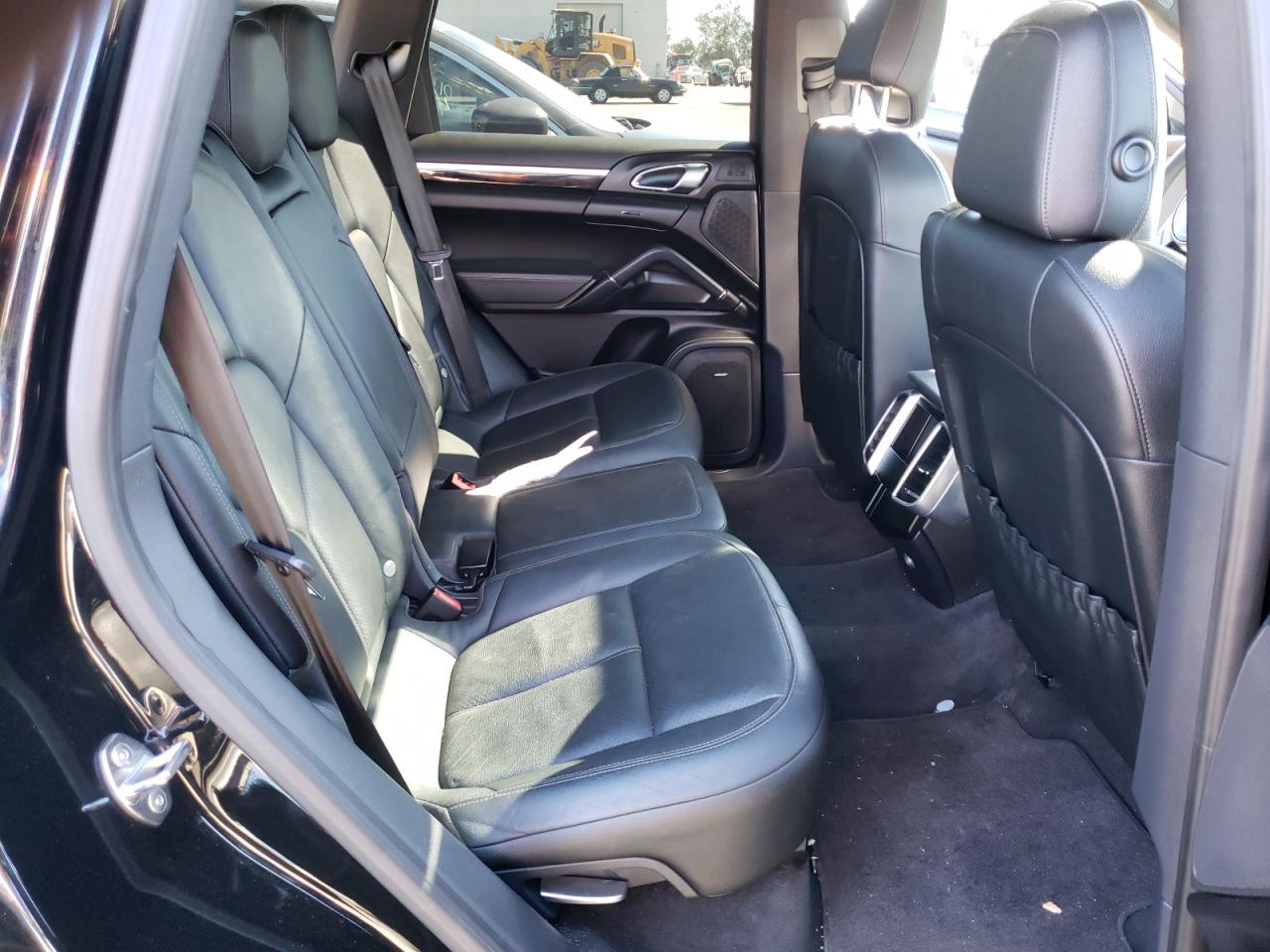 Photo 6 from auction – 2013 PORSCHE CAYENNE with VIN WP1AF2A23DLA36248