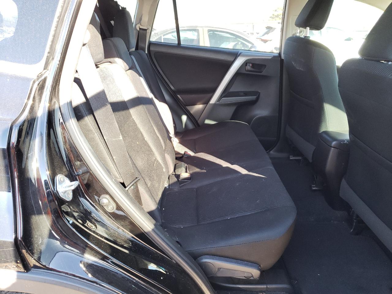 Photo 6 from auction – 2017 TOYOTA RAV4 LE with VIN 2T3ZFREV6HW351064