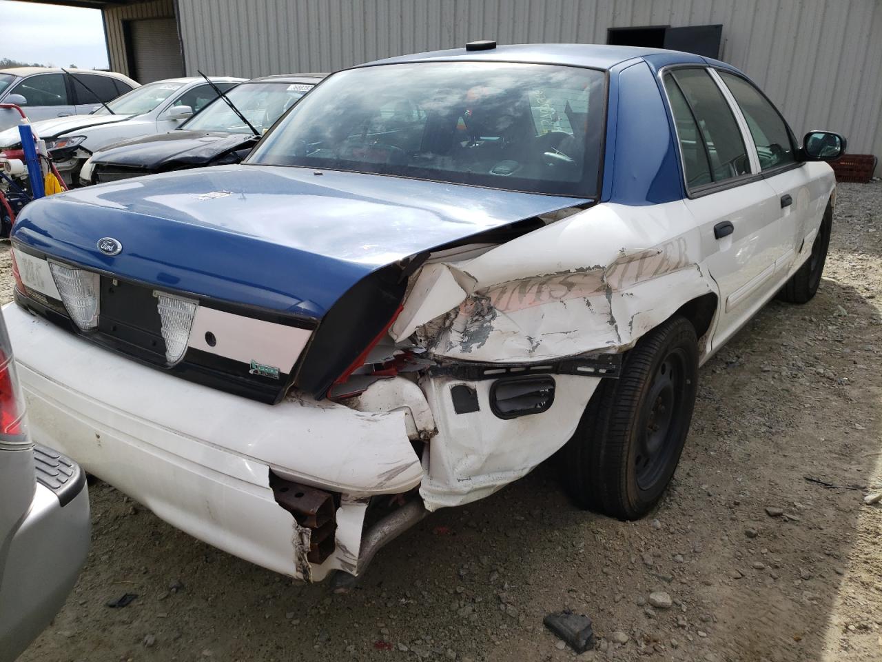 Photo 4 from auction – 2010 FORD CROWN VICT with VIN 2FABP7BV2AX123183