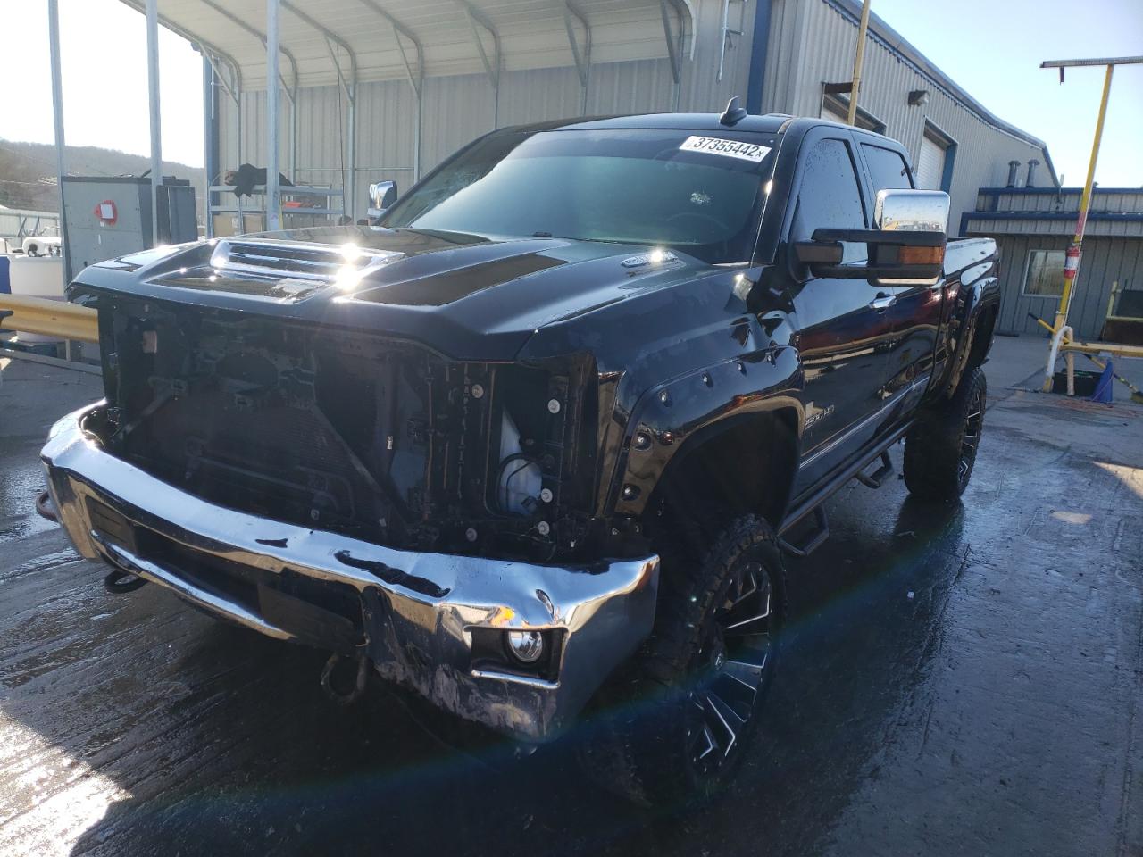 Photo 2 from auction – 2018 CHEVROLET SILVERADO with VIN 1GC1KWEY0JF116006
