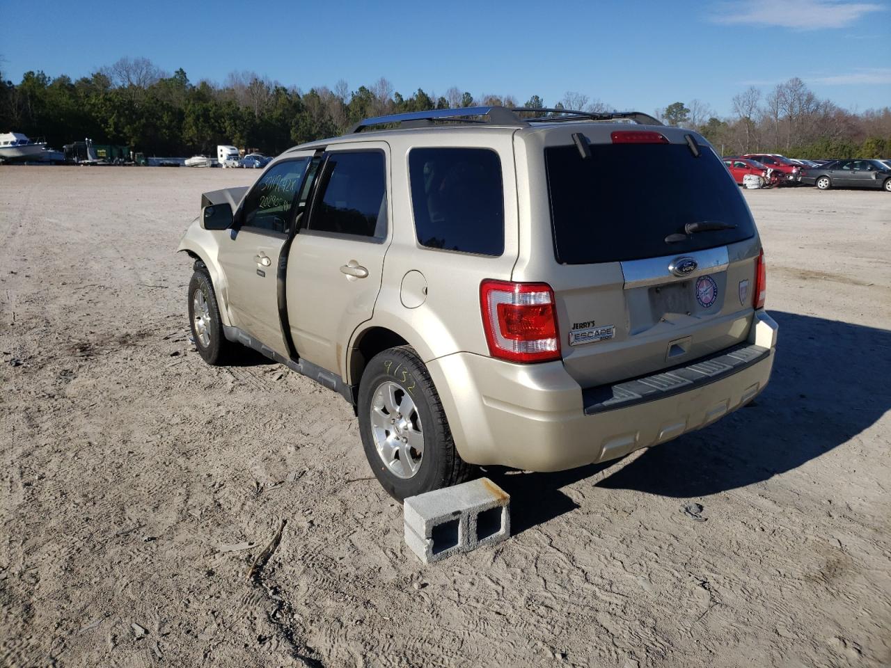 Photo 3 from auction – 2011 FORD ESCAPE LIM with VIN 1FMCU0E72BKC60569