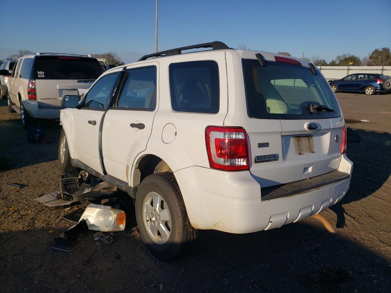 Photo 3 from auction – 2010 FORD ESCAPE XLS with VIN 1FMCU9C79AKD33412
