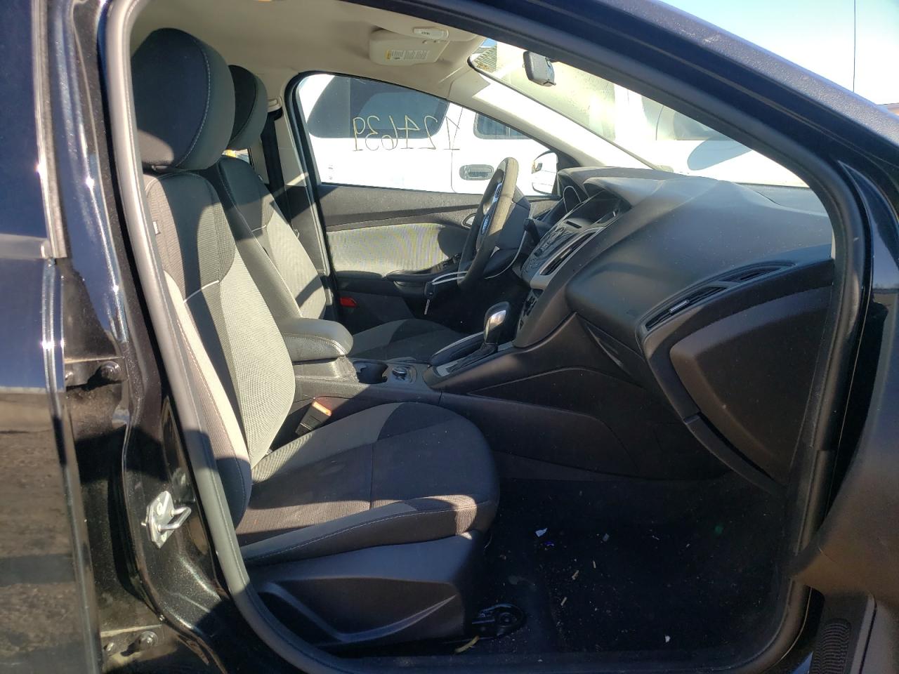 Photo 5 from auction – 2013 FORD FOCUS SE with VIN 1FADP3K29DL306833