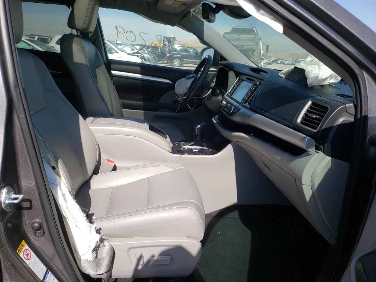 Photo 5 from auction – 2017 TOYOTA HIGHLANDER with VIN 5TDJZRFH1HS508028