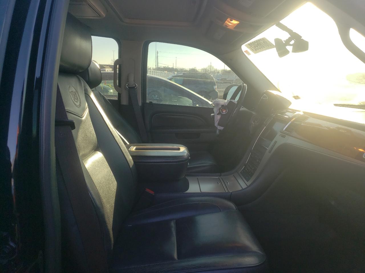 Photo 5 from auction – 2012 CADILLAC ESCALADE E with VIN 1GYS4KEF2CR135657