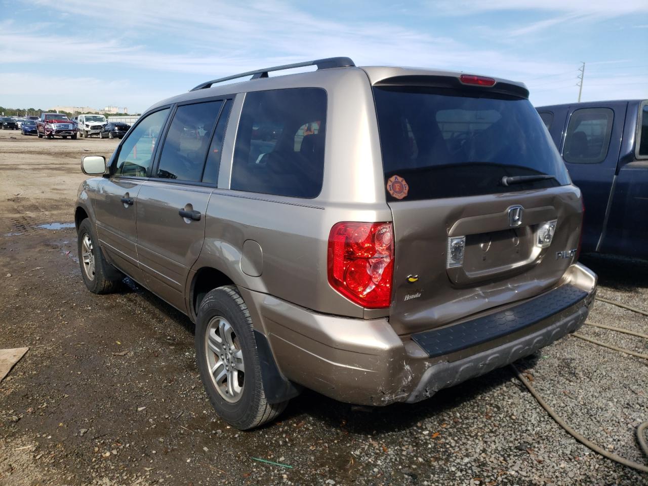 Photo 3 from auction – 2005 HONDA PILOT EXL with VIN 5FNYF185X5B053871