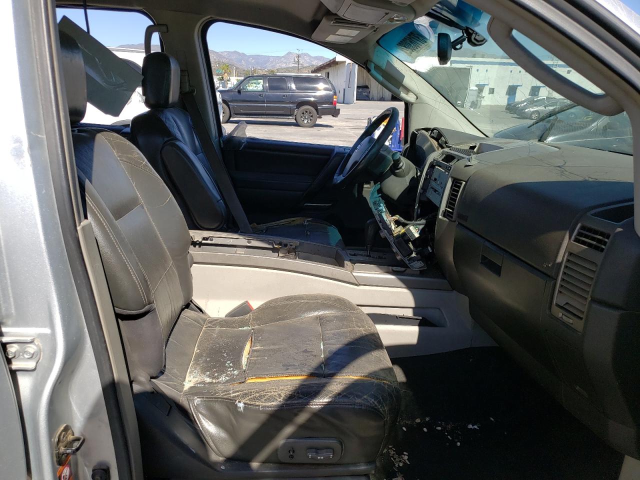 Photo 5 from auction – 2004 NISSAN ARMADA SE with VIN 5N1AA08A04N735077