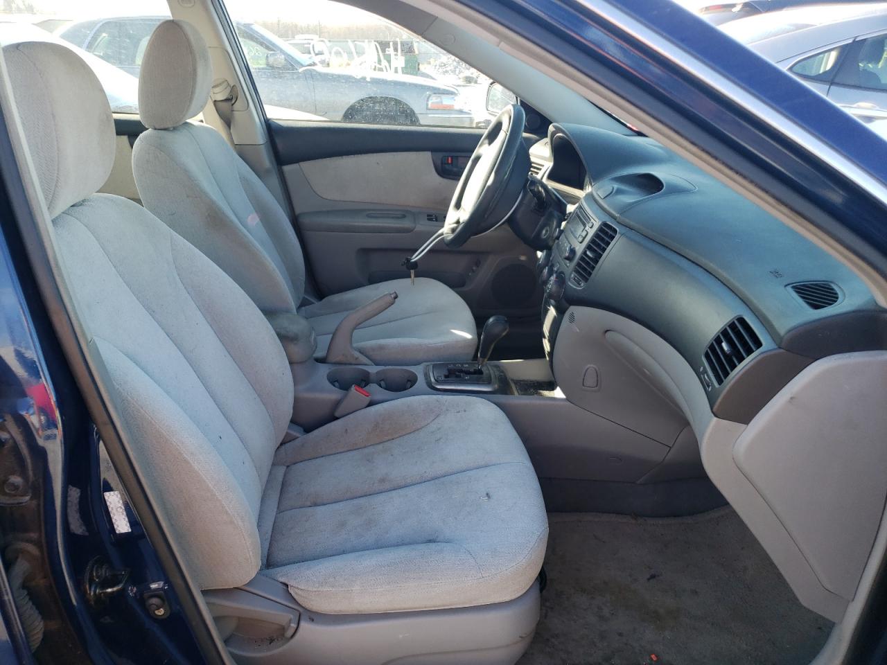 Photo 5 from auction – 2006 KIA OPTIMA LX with VIN KNAGE123365053653