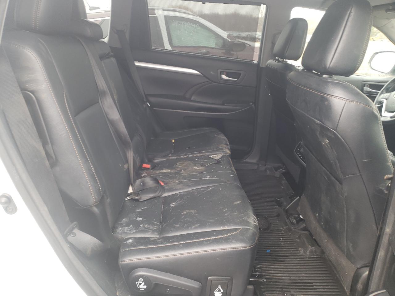 Photo 6 from auction – 2017 TOYOTA HIGHLANDER with VIN 5TDJZRFH2HS514873