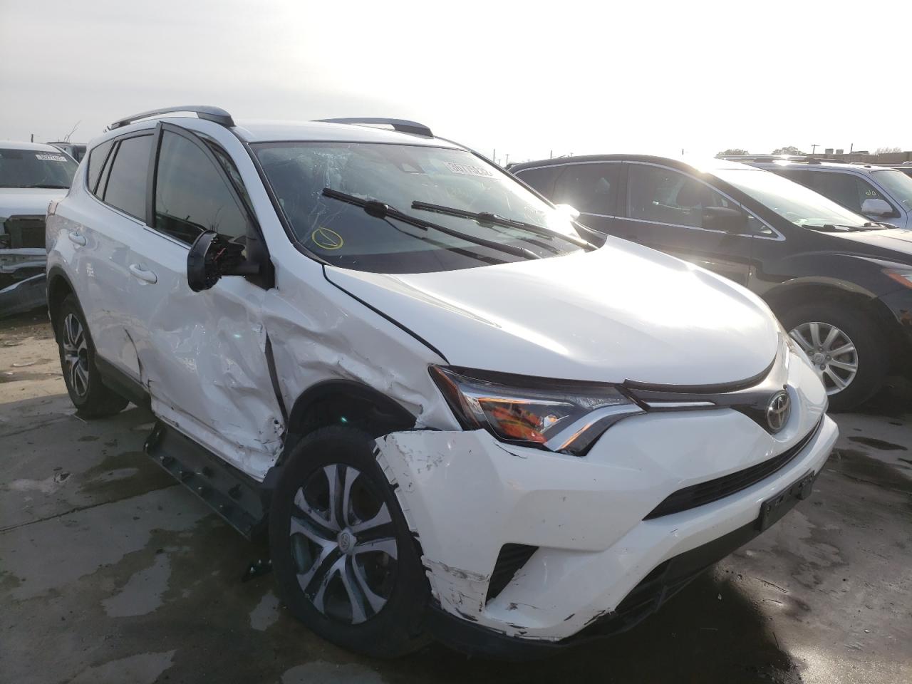 Photo 1 from auction – 2018 TOYOTA RAV4 LE with VIN JTMZFREV7JJ212212