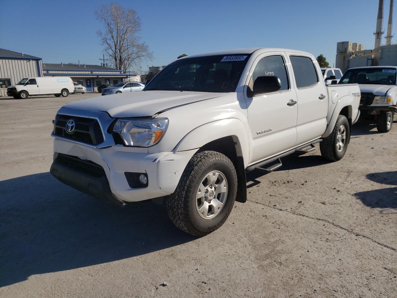 Photo 2 from auction – 2014 TOYOTA TACOMA DOU with VIN 3TMLU4EN5EM143320