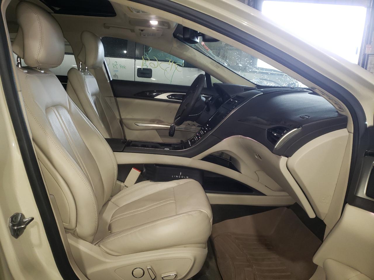 Photo 5 from auction – 2016 LINCOLN MKZ HYBRID with VIN 3LN6L2LU0GR627847