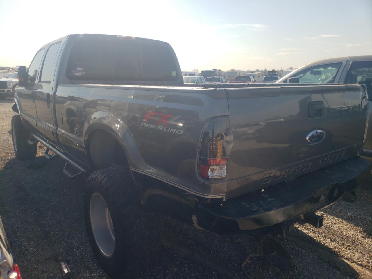Photo 3 from auction – 2003 FORD F350 SRW S with VIN 1FTSW31F33EB09703